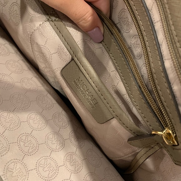 Michael Kohrs Jet Set Large Saffino Leather Tote - Picture 4 of 4